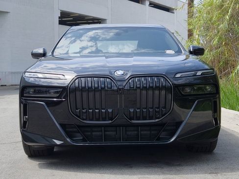 New 2026 BMW 750e xDrive w/ Premium Package image 3