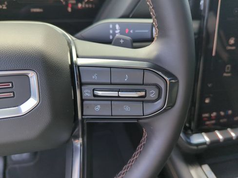 Used 2025 GMC Yukon AT4 w/ AT4 Premium Package AWD/4WD image 22