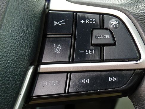 Used 2024 Toyota Sienna XLE FWD image 36