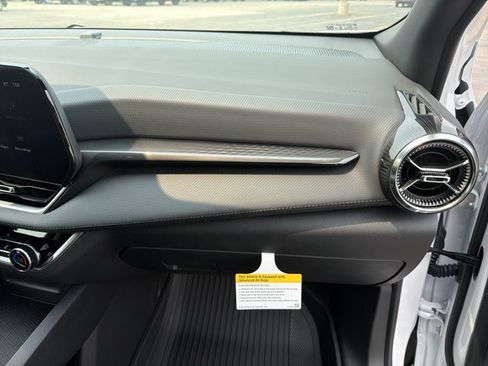 New 2027 Chevrolet Equinox LT w/ Convenience Package II AWD/4WD image 32