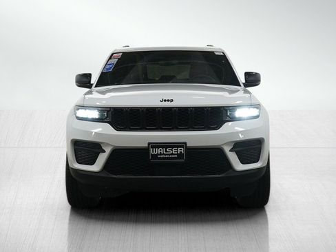 Used 2024 Jeep Grand Cherokee Altitude image 8