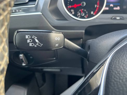 Used 2021 Volkswagen Tiguan SE w/ Panoramic Sunroof Package FWD image 17
