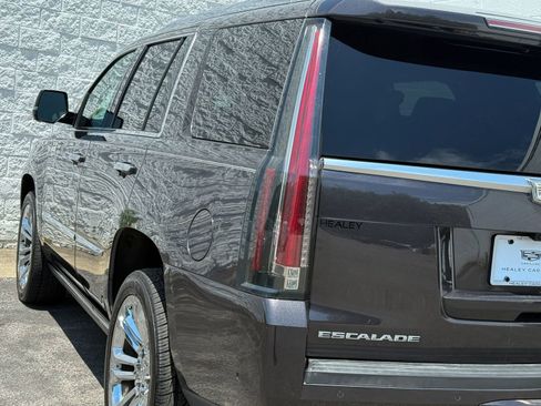 Used 2018 Cadillac Escalade Premium Luxury w/ LPO, Radiant Package AWD/4WD image 9