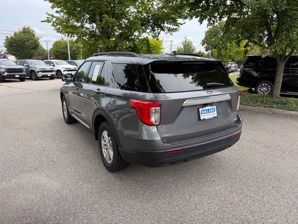 Used 2024 Ford Explorer XLT AWD/4WD image 3