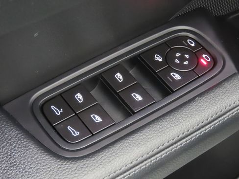 Certified 2023 Porsche Cayenne Platinum Edition AWD/4WD image 36