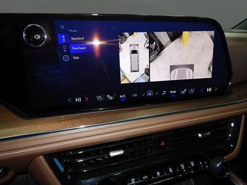 Used 2025 Chevrolet Suburban High Country AWD/4WD image 33