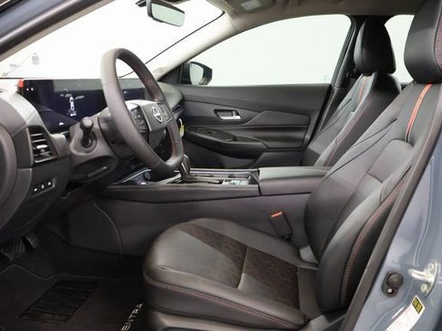 New 2026 Nissan Sentra SR w/ SR Premium Package FWD image 11