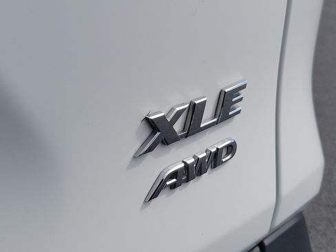Certified 2025 Toyota RAV4 XLE AWD/4WD image 9