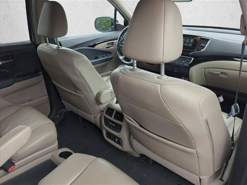 Used 2020 Honda Pilot Touring image 22