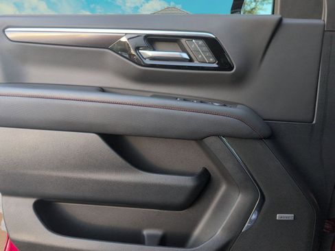 Used 2025 Chevrolet Suburban RST w/ Comfort Package image 12