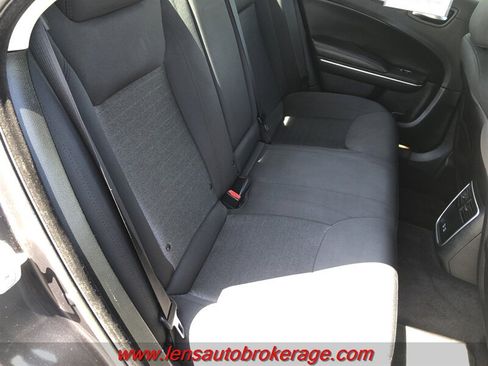 Used 2018 Chrysler 300 Touring w/ Sport Appearance Package RWD image 19