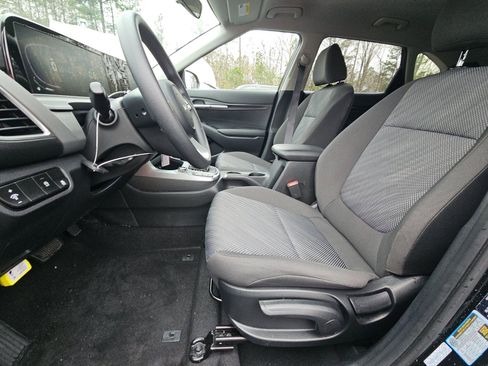 Used 2021 Toyota RAV4 XLE w/ Convenience Package image 10