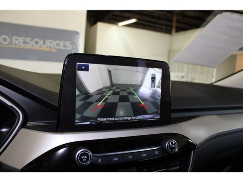 Used 2021 Ford Escape SE image 30