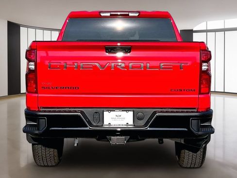 Used 2026 Chevrolet Silverado 1500 Custom Trail Boss w/ Turbomax Blackout Package AWD/4WD image 4
