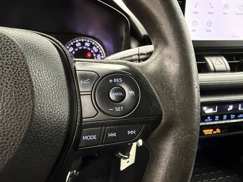 Used 2019 Toyota RAV4 LE AWD/4WD image 12