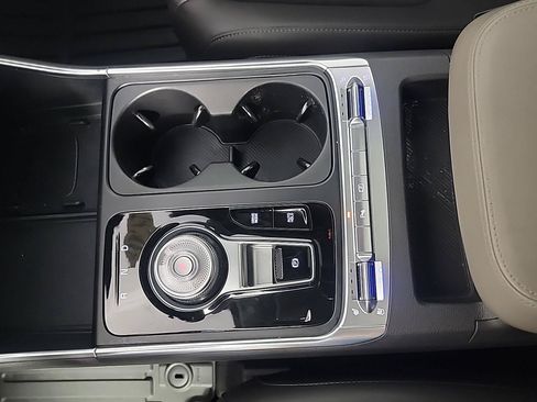 Used 2025 Kia Carnival SX FWD image 37