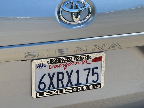 Used 2012 Toyota Sienna LE FWD image 21