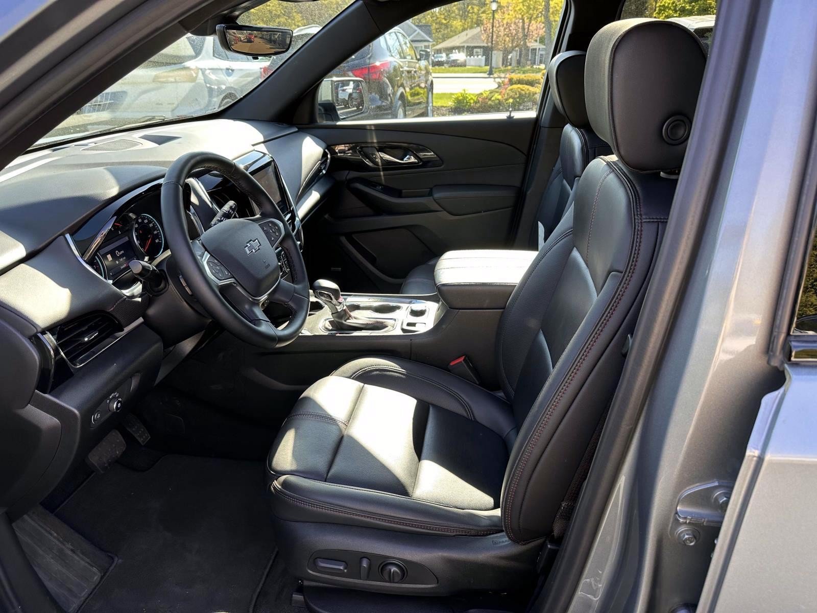 Used 2023 Chevrolet Traverse RS AWD/4WD image 10