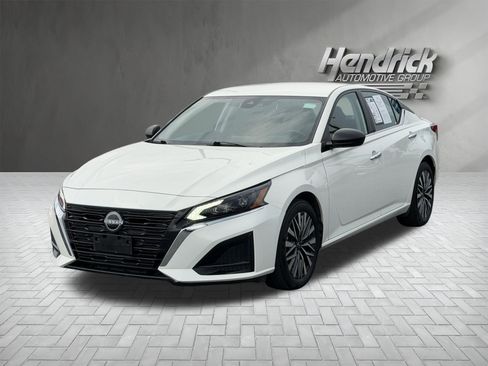 Used 2025 Nissan Altima 2.5 SV FWD image 5