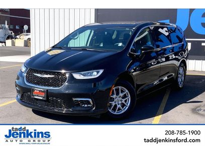 Used 2024 Chrysler Pacifica Touring-L