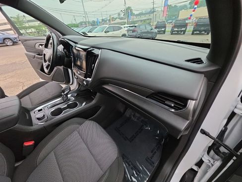 Used 2023 Chevrolet Traverse LT AWD/4WD image 32