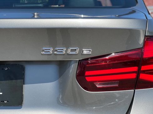 Used 2018 BMW 330e RWD image 9