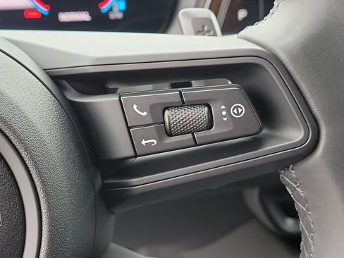 Certified 2024 Porsche Cayenne Coupe AWD/4WD image 36