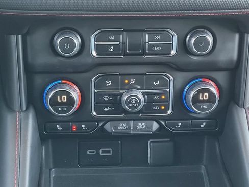 Used 2022 Chevrolet Tahoe RST w/ Luxury Package AWD/4WD image 18