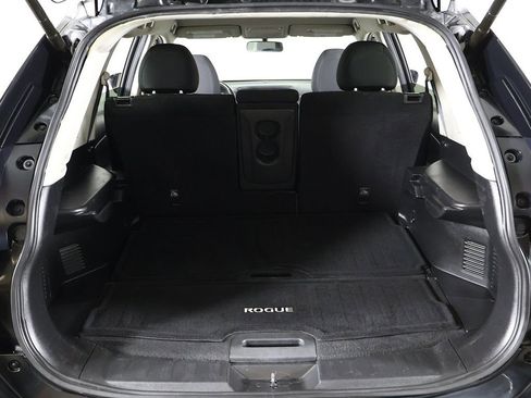 Used 2018 Nissan Rogue SV w/ Premium Package image 20