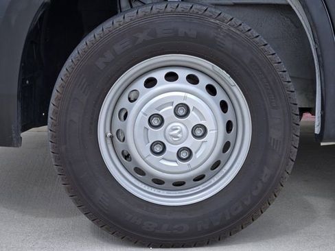 Used 2025 RAM ProMaster 2500 w/ Convenience Group FWD image 11