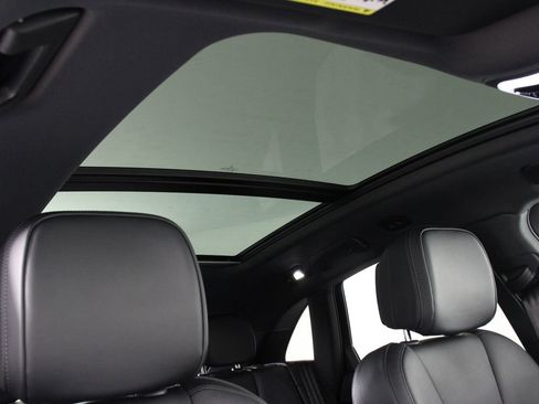 Certified 2026 Porsche Macan AWD/4WD image 25