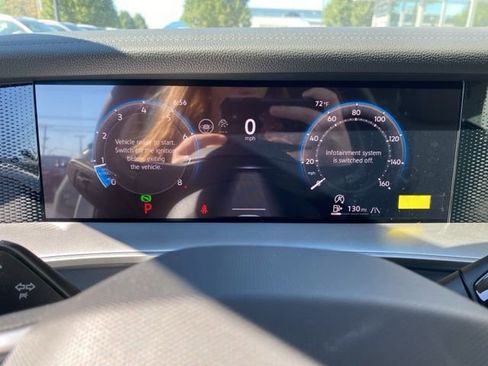 New 2025 Volkswagen Tiguan SE image 32