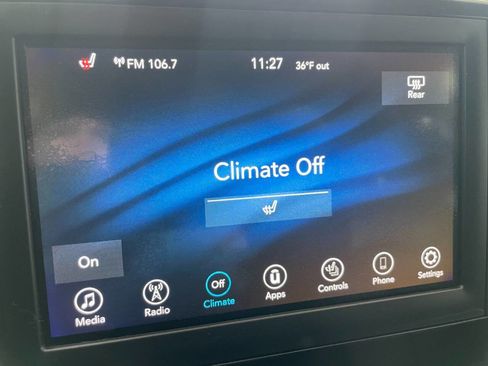 Used 2018 Chrysler Pacifica Touring-L image 37