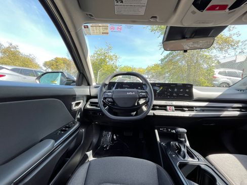 Used 2025 Kia K4 LXS image 33