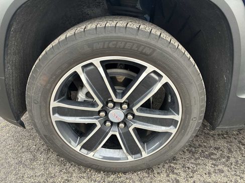 Used 2023 GMC Acadia SLT w/ Technology Package image 34