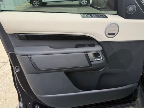 Used 2019 Land Rover Discovery SE image 42