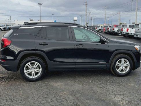 Certified 2021 GMC Terrain SLE w/ Driver Convenience Package image 9