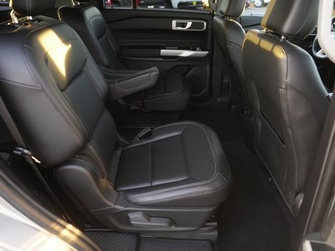 Used 2022 Ford Explorer XLT w/ Equipment Group 202A image 15