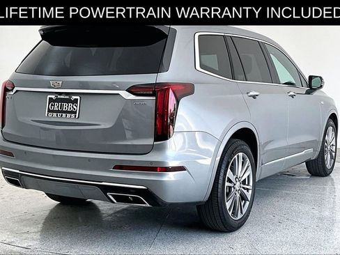 Used 2025 Cadillac XT6 Premium Luxury FWD image 2