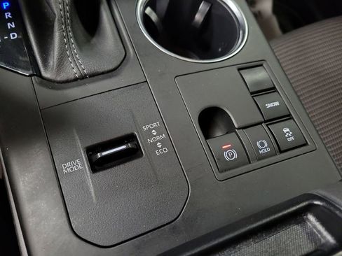 Used 2023 Toyota Highlander L image 16