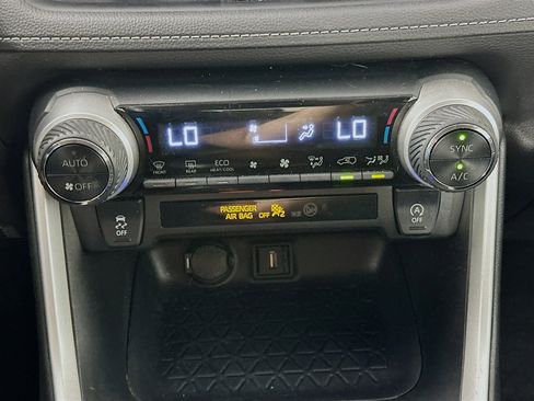 Used 2021 Toyota RAV4 XLE AWD/4WD image 23