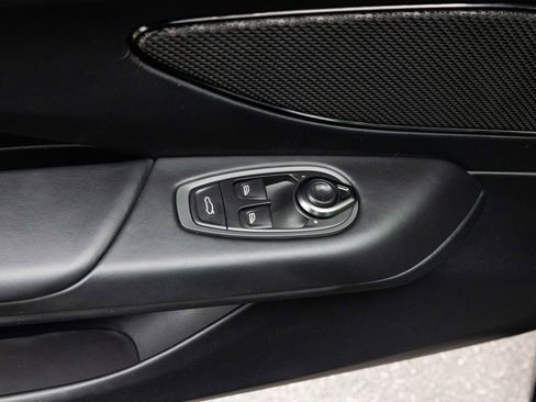 Used 2025 Aston Martin V8 Vantage Coupe image 23