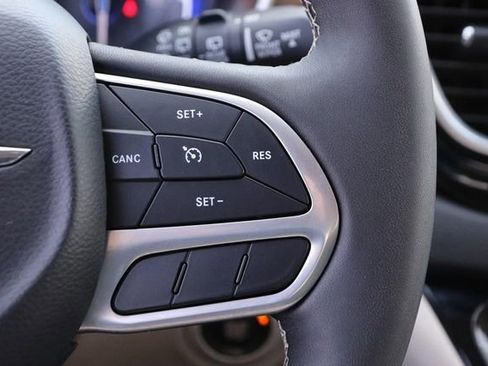 Used 2023 Chrysler Voyager LX image 14