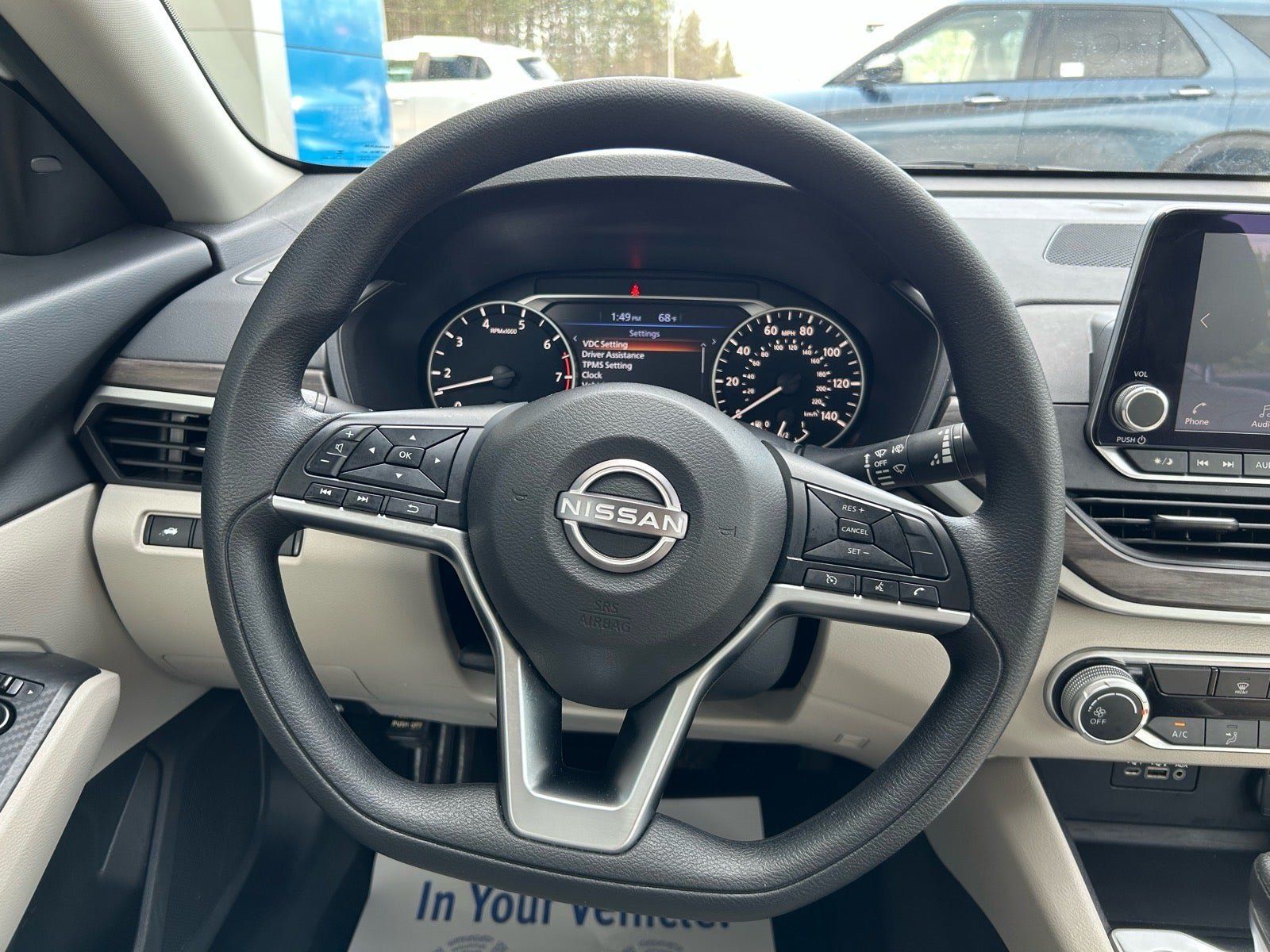 Used 2025 Nissan Altima 2.5 SV FWD image 14