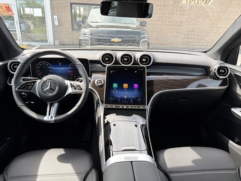 Used 2026 Mercedes-Benz GLC 300 4MATIC image 11