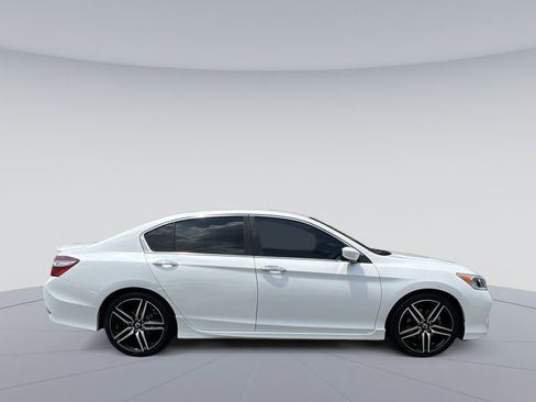 Used 2016 Honda Accord Sport image 10