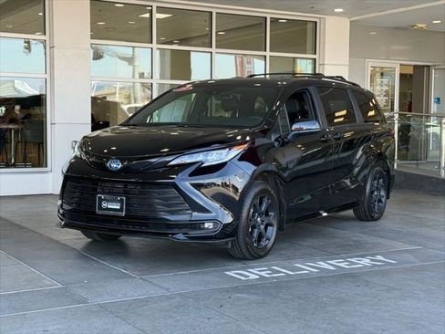 Certified 2025 Toyota Sienna XLE Woodland Edition AWD/4WD image 2