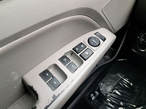 Used 2017 Hyundai Elantra Limited image 32