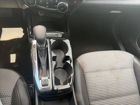 Used 2025 Chevrolet Trax LT FWD image 22