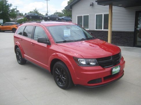 Used 2020 Dodge Journey SE w/ SE Popular Equipment Group FWD image 2